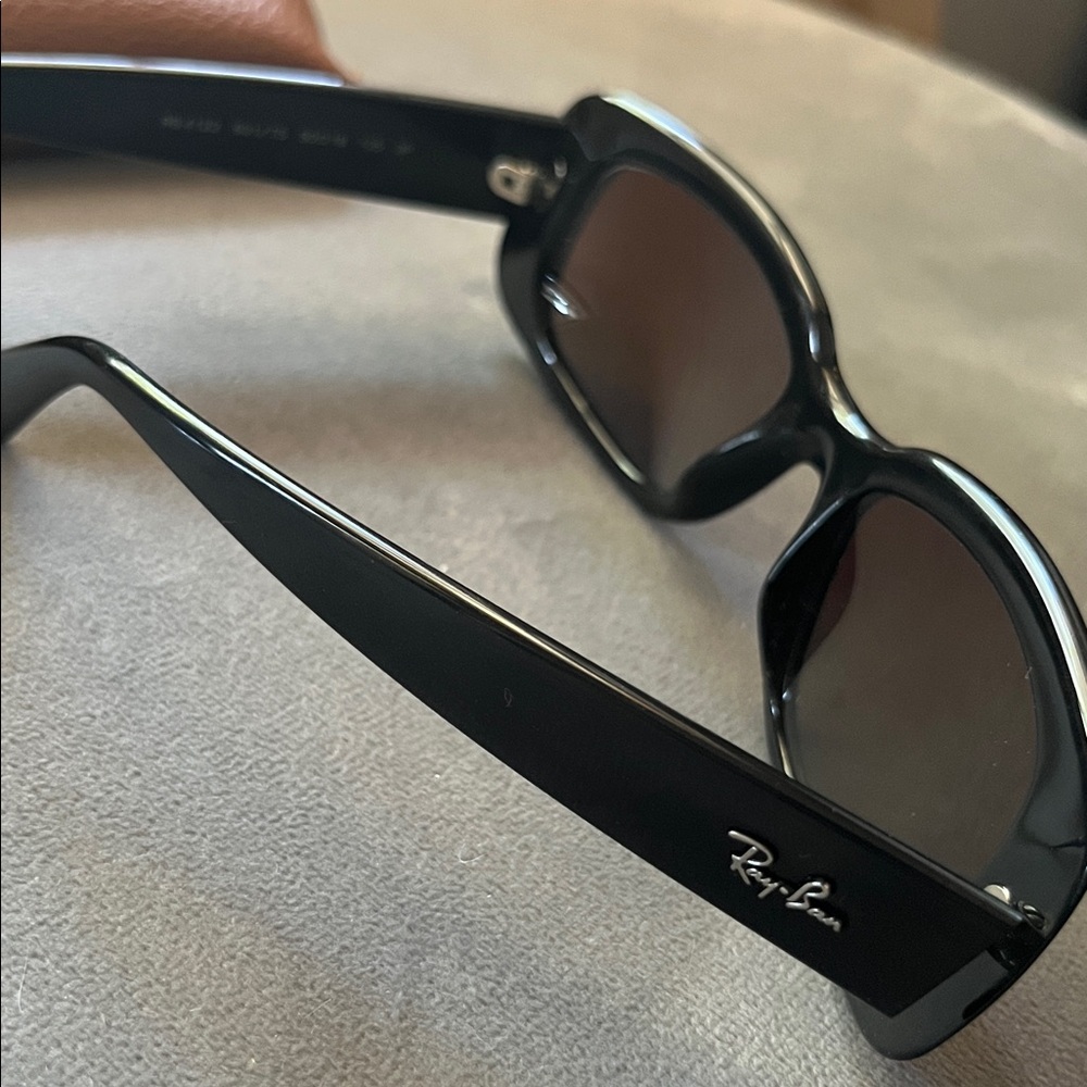 Ray-Ban Authentic Classic Sunglasses with Tan Case and Dust Cloth - Picture 7 of 8